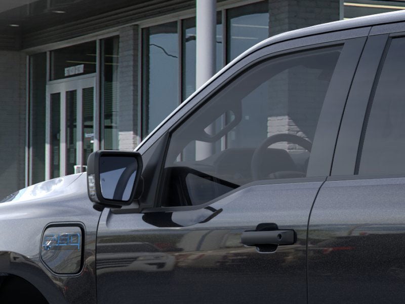 2025 Ford F-150 Lightning XLT 4WD Supercrew 5.5 Box Truck SuperCrew Cab