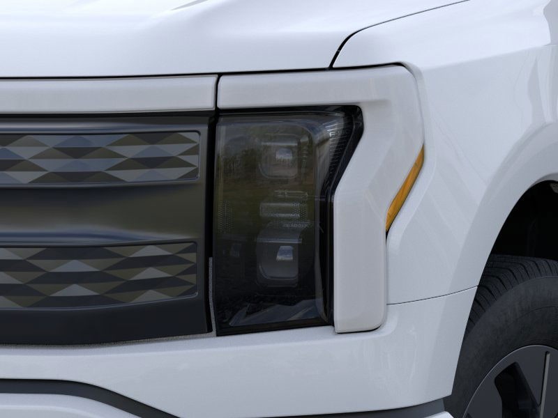 2025 Ford F-150 Lightning Lariat photo 18