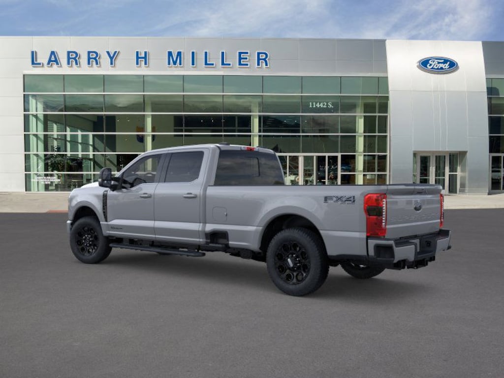 New 2026 Ford Super Duty F-350 SRW LARIAT 4WD Crew Cab 8' Box V8 Engine