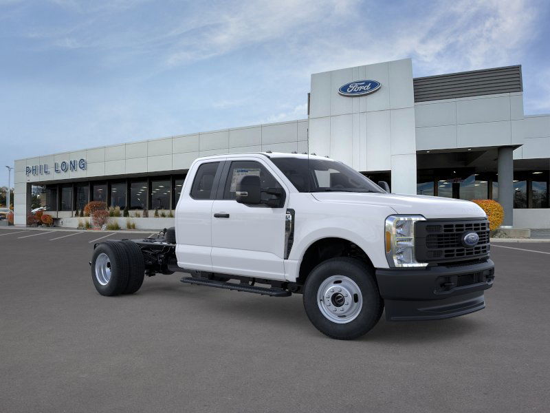 2025 Ford F-350 Super Duty Chassis Cab XL - Photo 30
