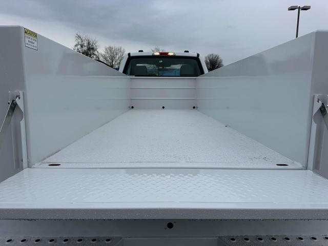2024 Ford F-450 Super Duty Chassis Cab XL - Photo 31