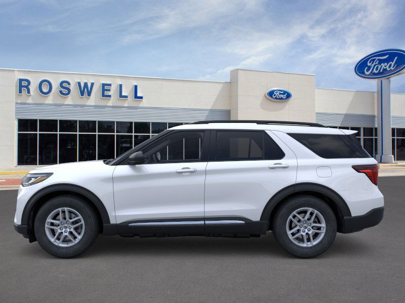 2025 Ford Explorer photo 2
