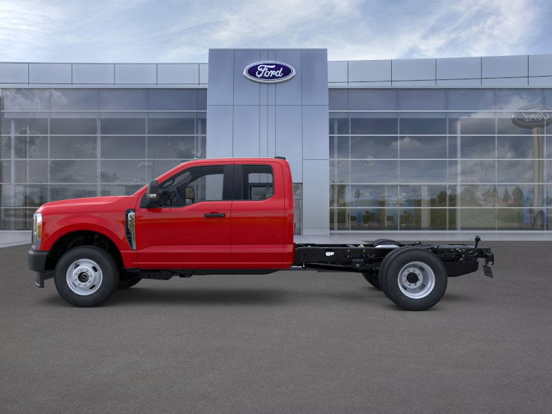 2025 Ford F-350 photo 3