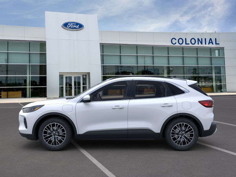 2025 Ford Escape Titanium photo 3