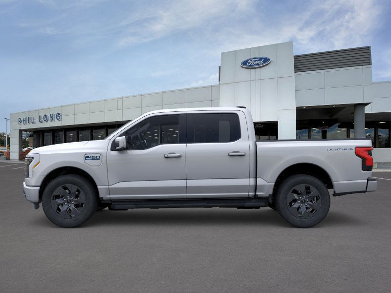 2025 Ford F-150 Lightning Lariat photo 3