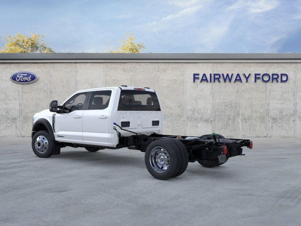 New 2025 Ford Super Duty F-450 DRW LARIAT 4WD CREW
