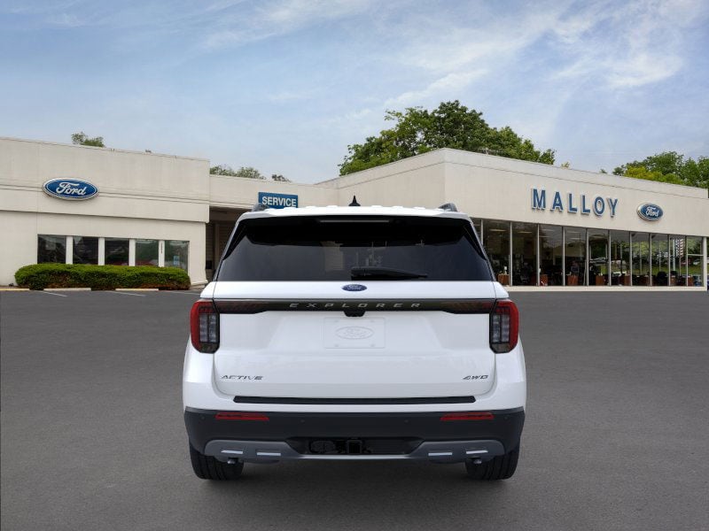 2025 Ford Explorer photo 4
