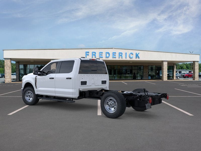 2025 Ford Super Duty F-350 SRW F-350 XL 4WD Crew Cab 179 WB 60 CA