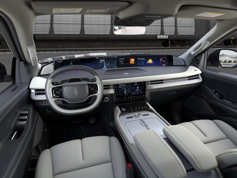 Thumbnail: 2025 Lincoln Navigator - 32