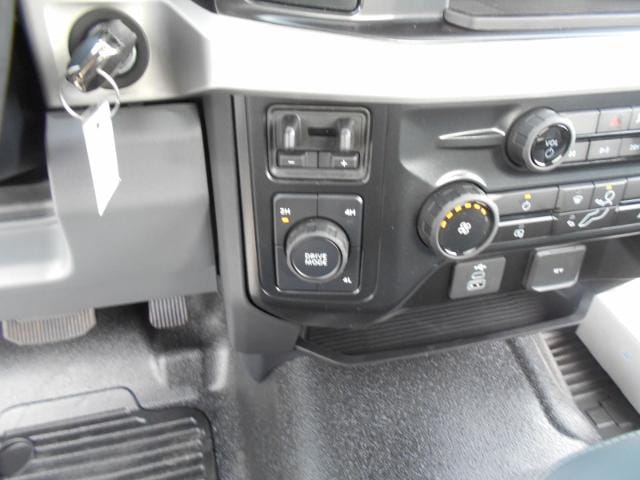 2025 Ford F-550 Super Duty Chassis Cab XL - Photo 35