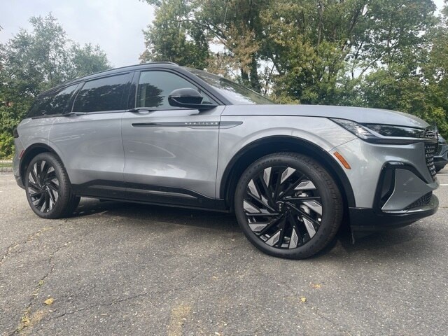 2025 Lincoln Nautilus Reserve's photo