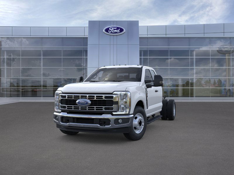2025 Ford F-350 XL photo 2