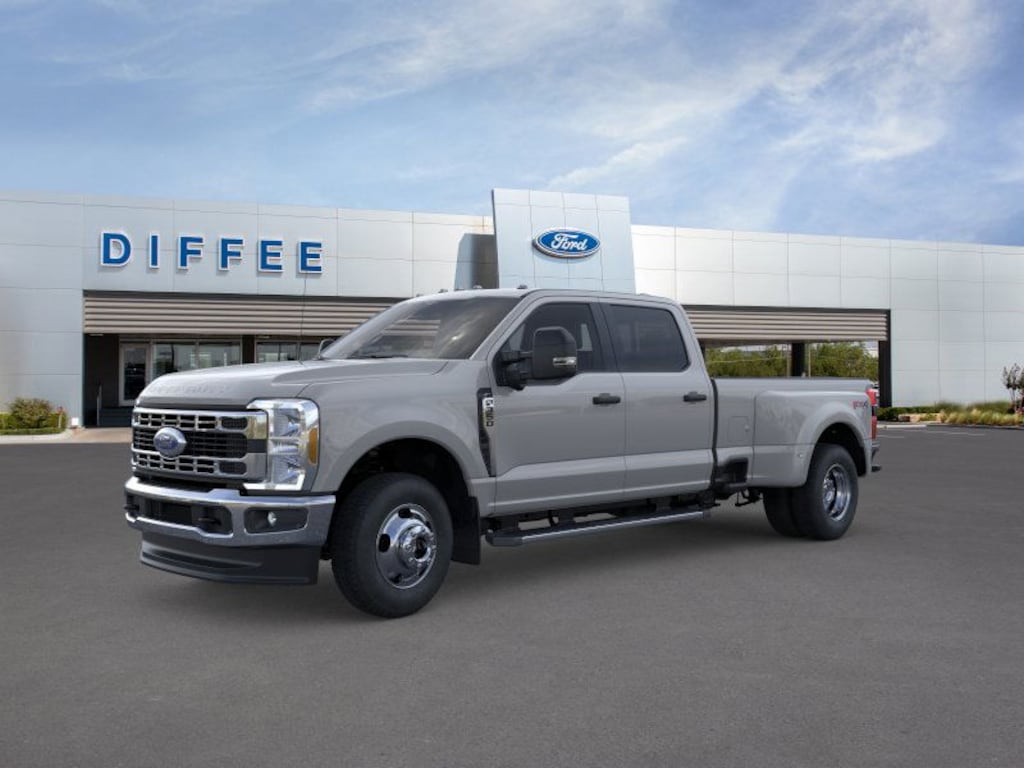 New 2026 Ford Super Duty F-350 XLT Truck Crew Cab