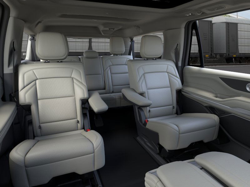 Thumbnail: 2025 Lincoln Navigator L - 20