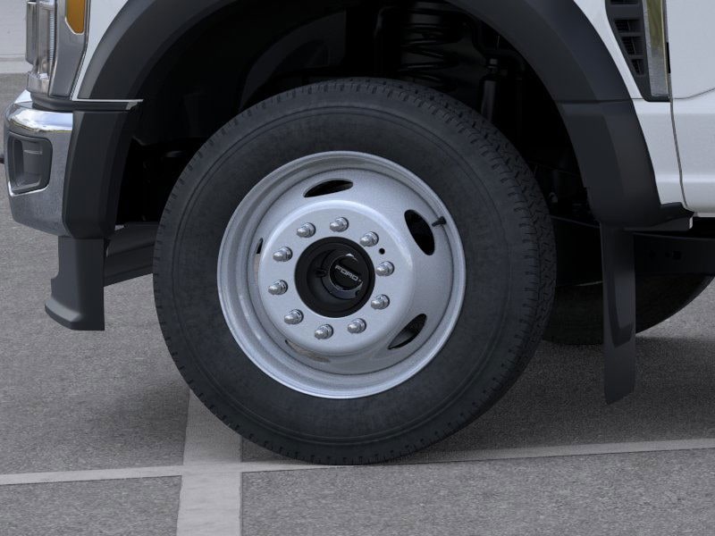 2025 Ford F-550 Super Duty Chassis Cab XL - Photo 31