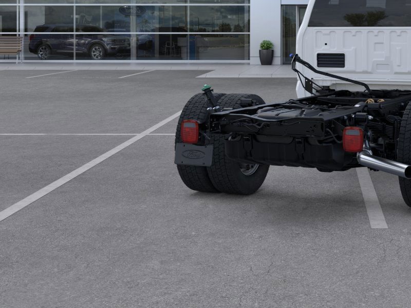 2025 Ford F-550 Super Duty Chassis Cab XL - Photo 36