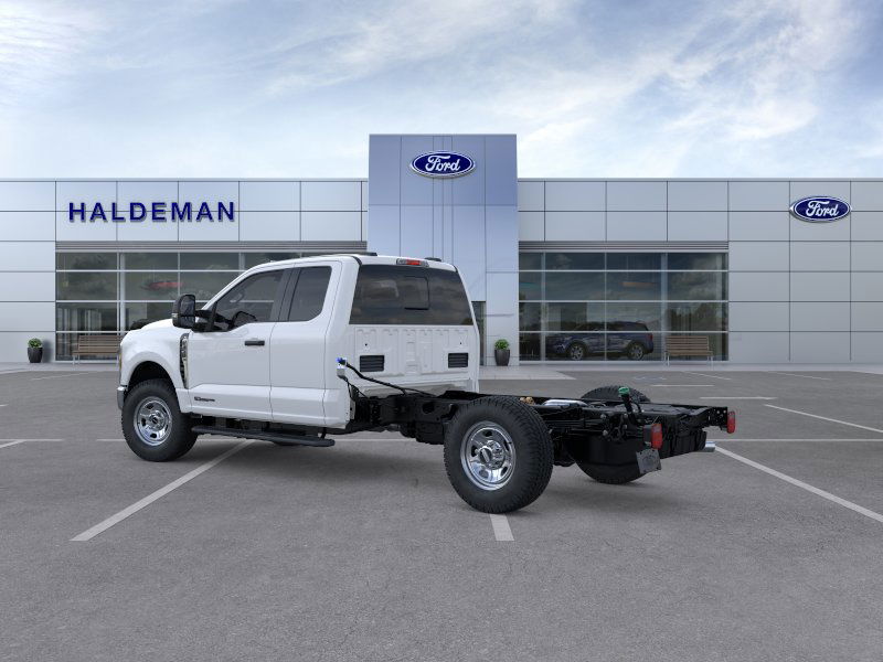 2025 Ford F-350 photo 4