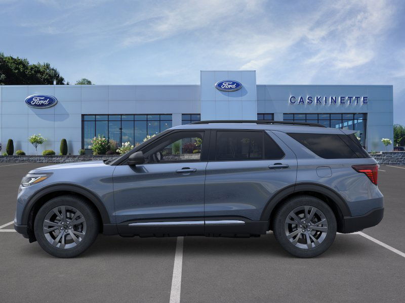 2025 Ford Explorer photo 3