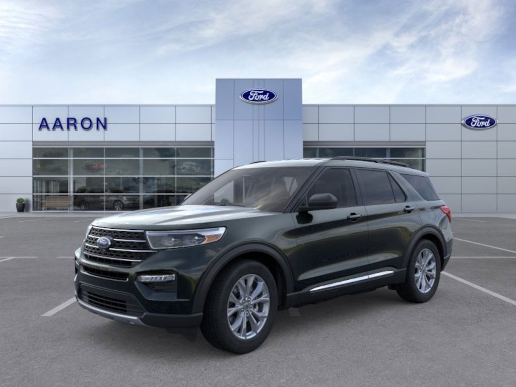 New 2024 Ford Explorer XLT SUV