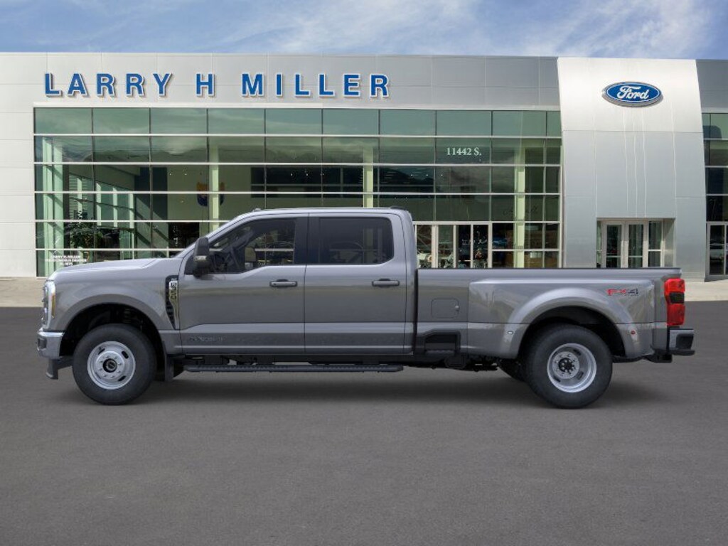 New 2026 Ford Super Duty F-350 DRW XLT 4WD Crew Cab 8' Box V8 Engine