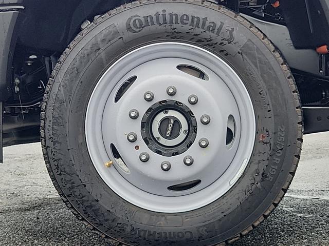 2025 Ford F-450 Super Duty Chassis Cab XL - Photo 26