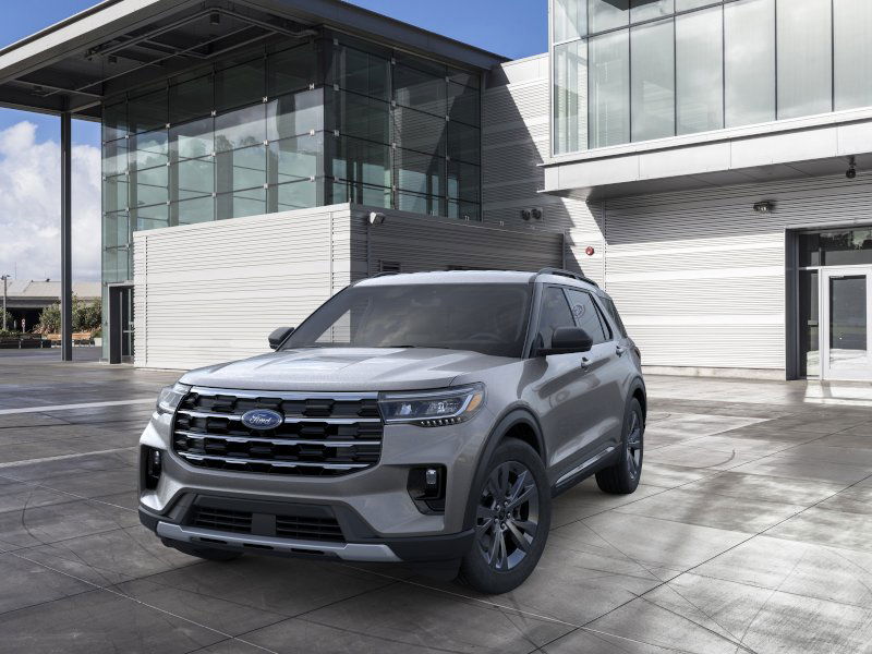 2025 Ford Explorer photo 2
