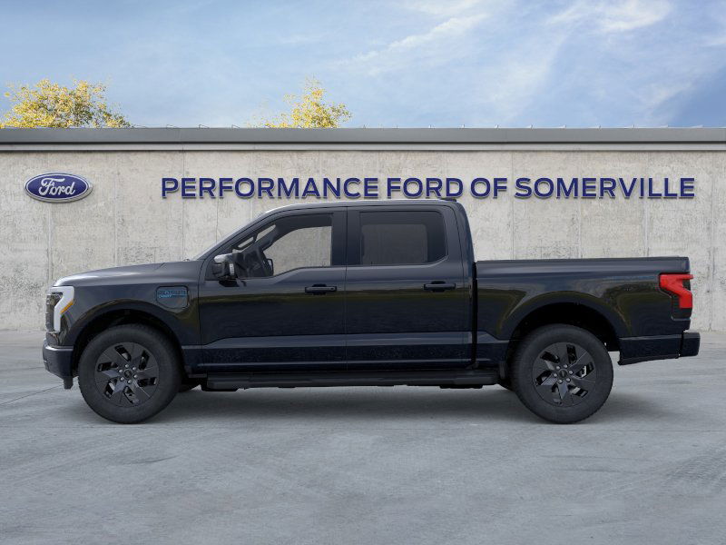2025 Ford F-150 Lightning Lariat photo 2