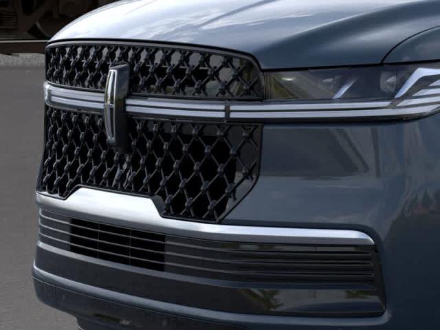 Thumbnail: 2025 Lincoln Navigator L - 40