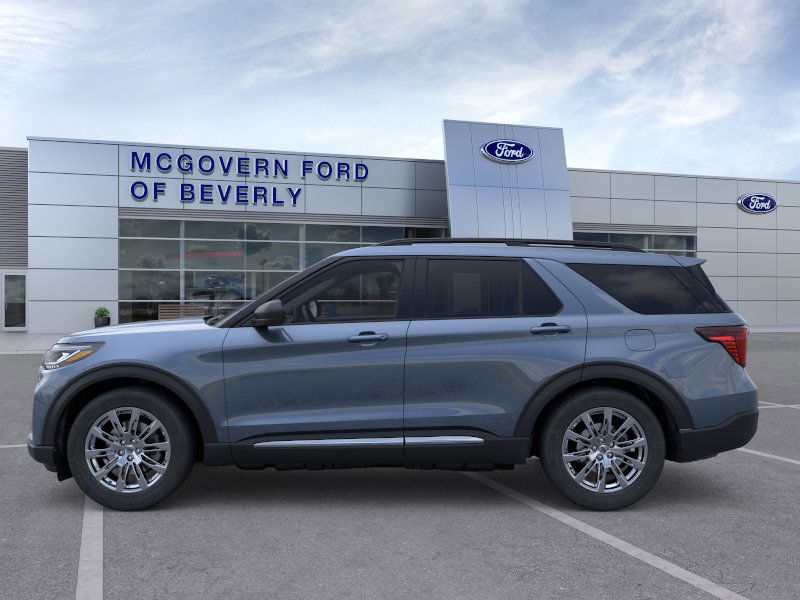 2025 Ford Explorer photo 2