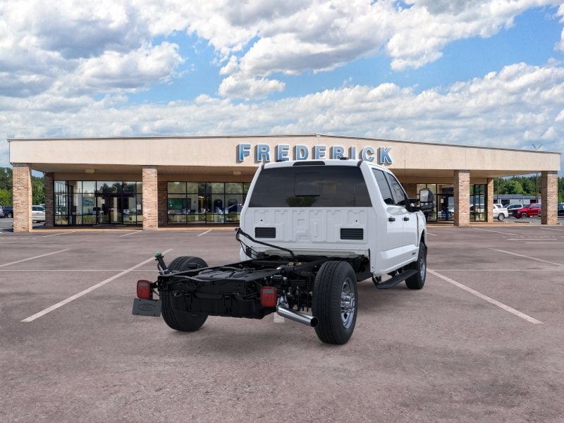 2026 Ford Super Duty F-350 SRW Chassis Cab F-350&reg; XL 4WD Crew Cab 179 WB 60 CA