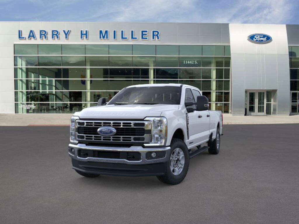 New 2026 Ford Super Duty F-350 SRW XLT 4WD Crew Cab 8' Box V8 Engine