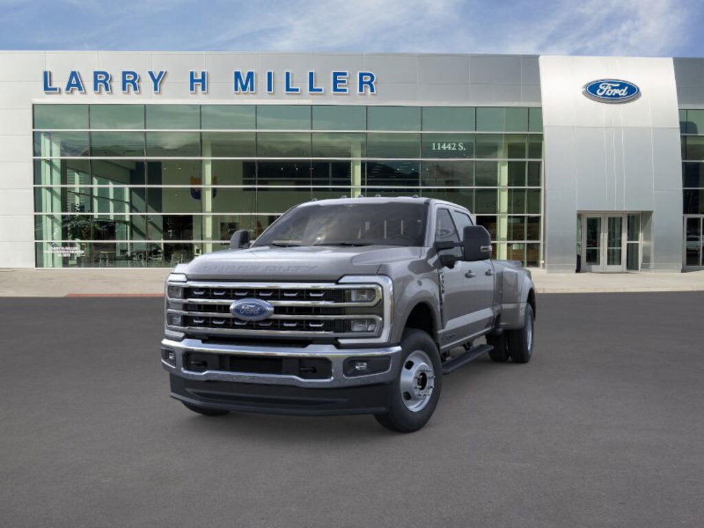 New 2026 Ford Super Duty F-350 DRW XLT 4WD Crew Cab 8' Box V8 Engine