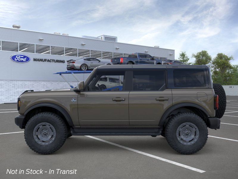 2025 Ford Bronco Outer Banks photo 2