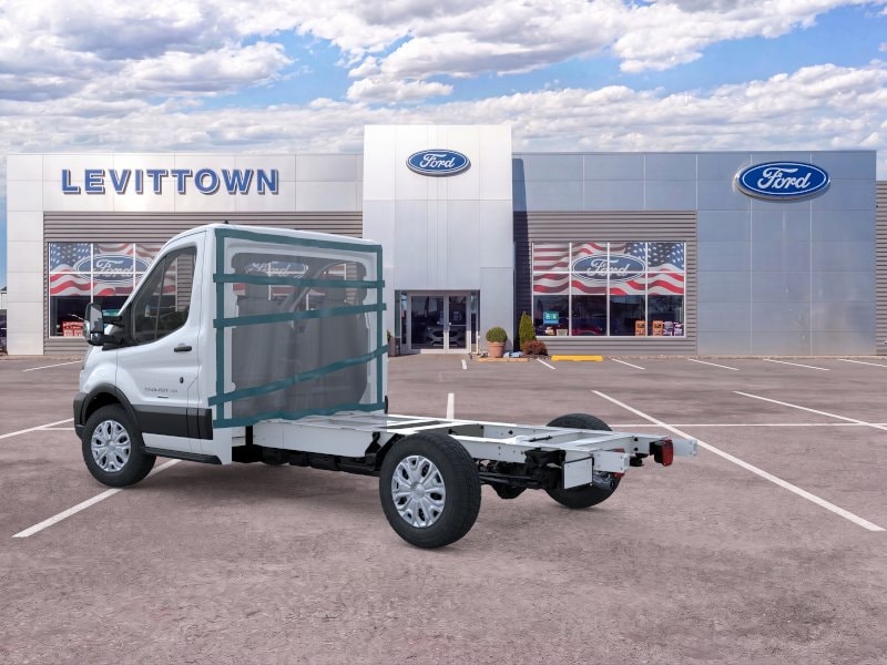 2025 Ford Transit Cutaway Base - Photo 17