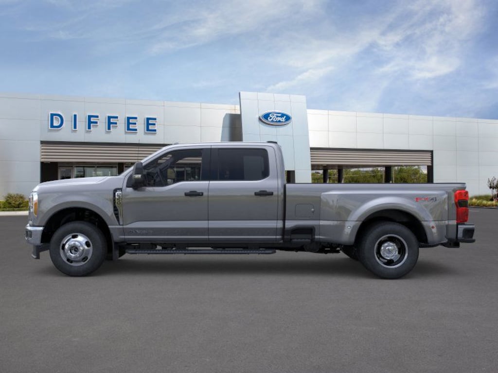 New 2026 Ford Super Duty F-350 XLT Truck Crew Cab