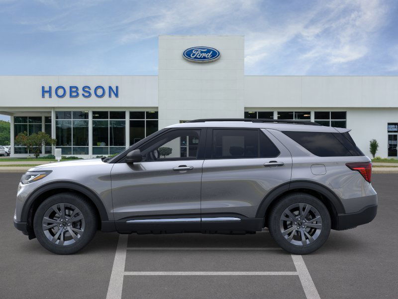 2025 Ford Explorer photo 3