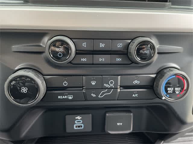 2024 Ford Econoline E-350 43