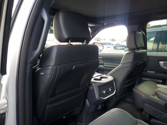 2025 Ford Expedition photo 6