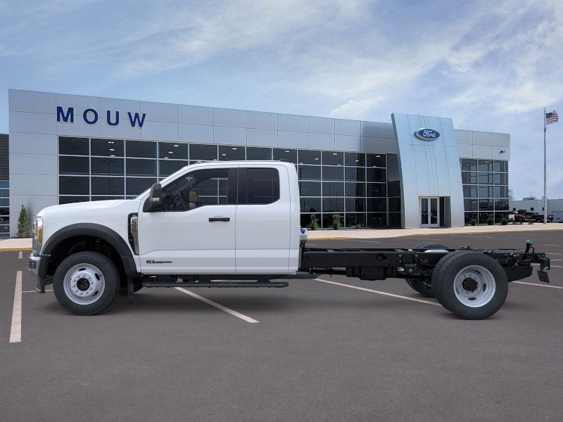 2025 Ford F-550 XL photo 2