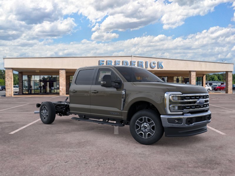 2026 Ford Super Duty F-350 SRW Chassis Cab F-350&reg; Lariat&reg; 4WD Crew Cab 179 WB 60 CA
