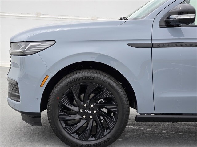 2025 Lincoln Navigator Reserve | CarEdge | CarEdge