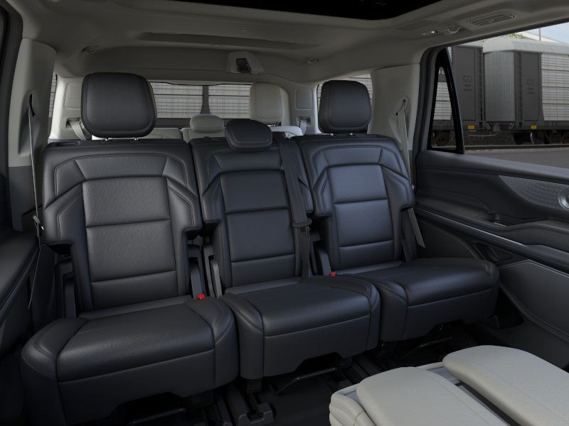 Thumbnail: 2025 Lincoln Navigator - 34