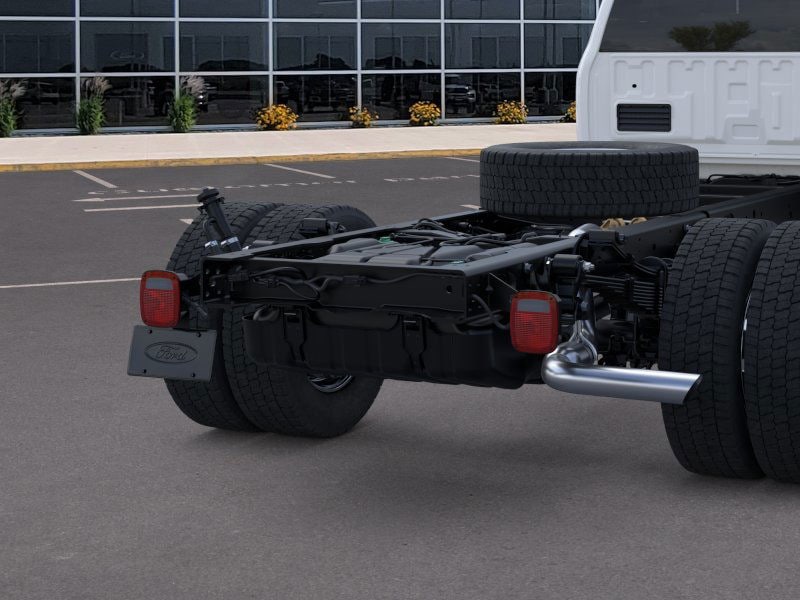 2025 Ford F-450 Super Duty Chassis Cab XLT - Photo 21