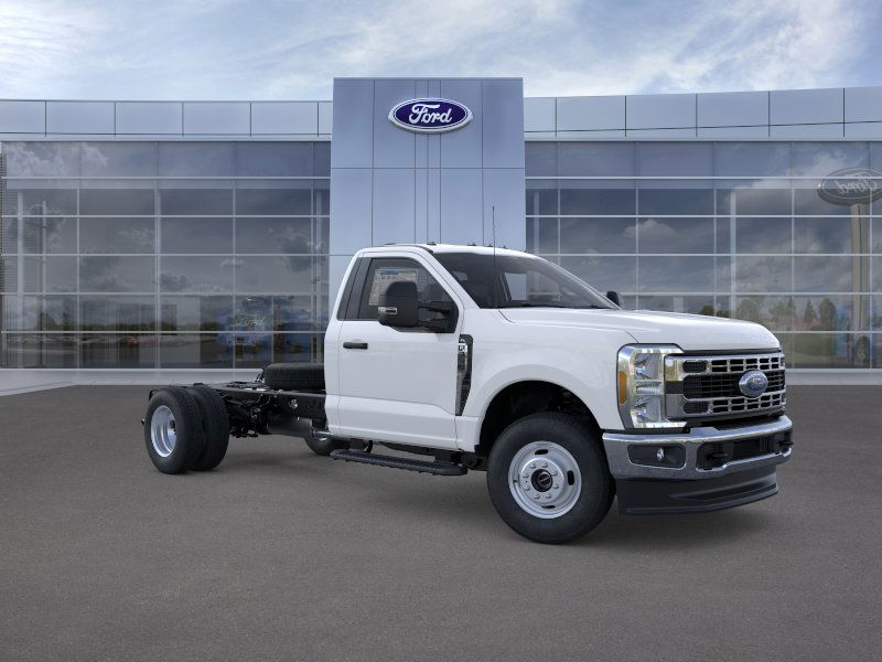 2025 Ford F-350 Super Duty Chassis Cab XL - Photo 38