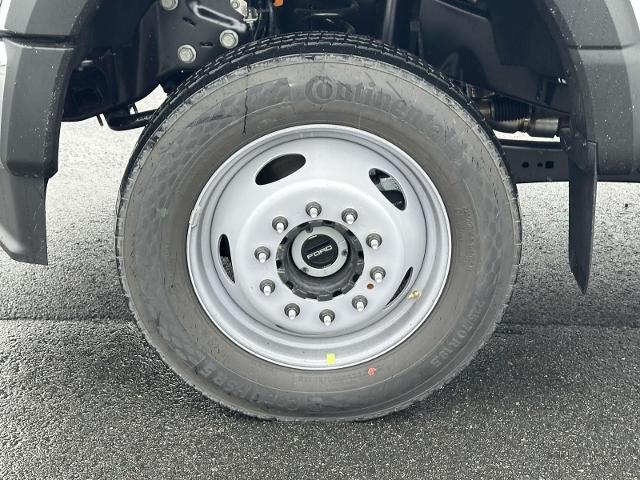 2024 Ford F-450 Super Duty Chassis Cab XL - Photo 27