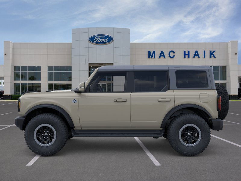 2025 Ford Bronco Outer Banks photo 2