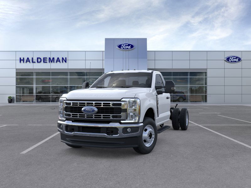 2025 Ford F-350 photo 2