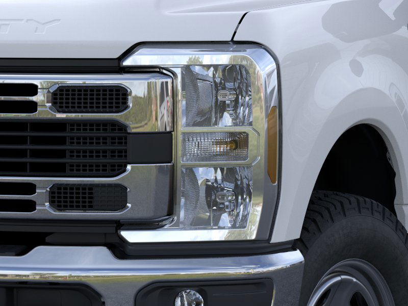 2025 Ford F-350 Super Duty Chassis Cab XLT - Photo 50