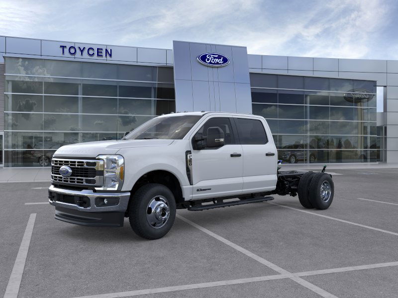 2026 Ford F-350 Super Duty Chassis Cab XLT's photo