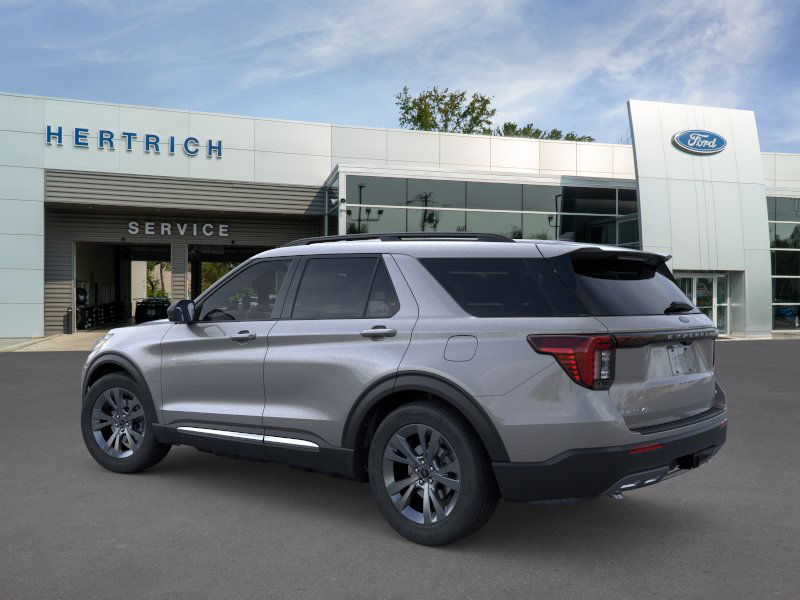 2025 Ford Explorer photo 3